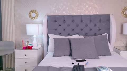 ZoeWilliis online show from 15, 7, 2026