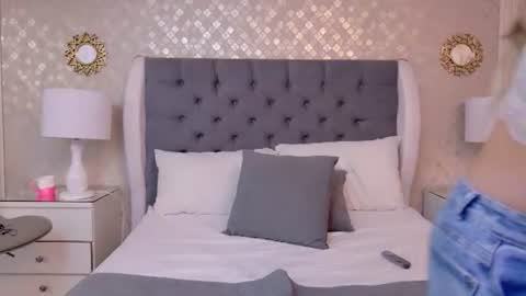 ZoeWilliis online show from 28, 7, 2026