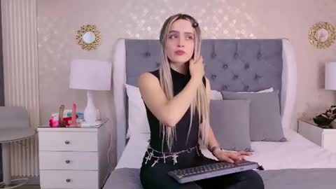 ZoeWilliis online show from 31, 7, 2026