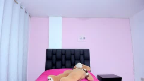 Snapshot of zoey_babyqueen19 chatting on 26, 7, 2026 Zoey online show from 26, 7, 2026