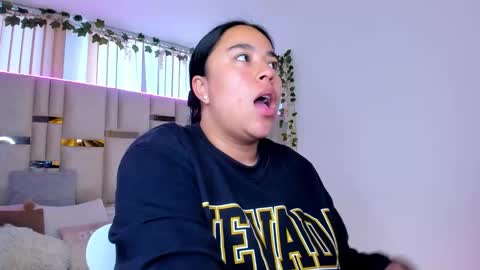 zoey thommpson online show from 25, 2, 2026