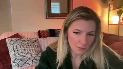 Snapshot of zoeydanner chatting on 8, 1, 2026 Zoeydanner online show from 8, 1, 2026