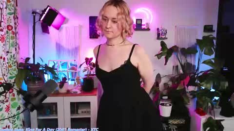 Zoey Ryan online show from 28, 11, 2025