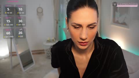 Snapshot of zoezolton chatting on 1, 1, 2025 zoezolton online show from 1, 1, 2025