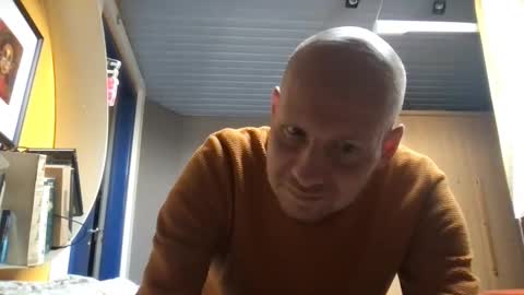 Snapshot of zolexthomas chatting on 8, 3, 2026 zolexthomas online show from 8, 3, 2026