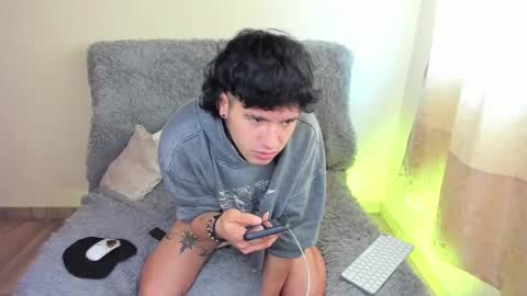 Snapshot of zoren333 chatting on 22, 10, 2025 ZOREN online show from 22, 10, 2025