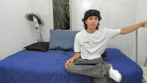 Snapshot of zoro_v chatting on 18, 10, 2025     online show from 18, 10, 2025