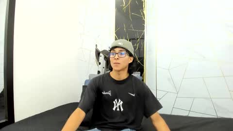 Snapshot of zoro_v chatting on 20, 10, 2025     online show from 20, 10, 2025