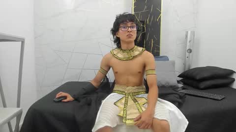 Snapshot of zoro_v chatting on 21, 10, 2025     online show from 21, 10, 2025