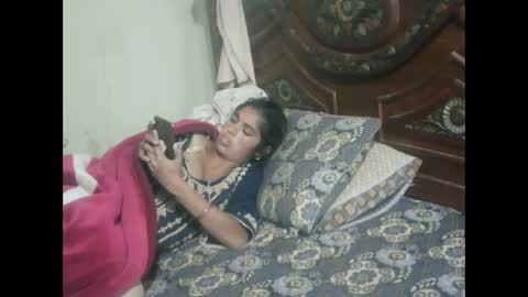 Snapshot of zoyakhan803 chatting on 1, 11, 2025 zoyakhan803 online show from 1, 11, 2025