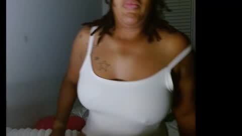 Snapshot of zuriluxe45 chatting on 16, 9, 2025 zuriluxe45 online show from 16, 9, 2025