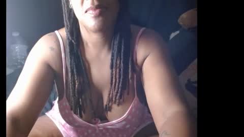 Snapshot of zuriluxe45 chatting on 17, 9, 2025 zuriluxe45 online show from 17, 9, 2025