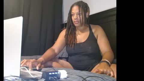 Snapshot of zuriluxe45 chatting on 22, 9, 2025 zuriluxe45 online show from 22, 9, 2025