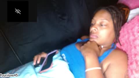 Snapshot of zuriluxe45 chatting on 27, 9, 2025 zuriluxe45 online show from 27, 9, 2025