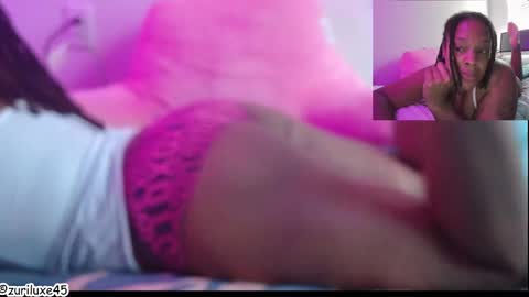 Snapshot of zuriluxe45 chatting on 30, 9, 2025 zuriluxe45 online show from 30, 9, 2025