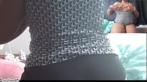 Snapshot of zuriluxe45 chatting on 16, 10, 2025 zuriluxe45 online show from 16, 10, 2025