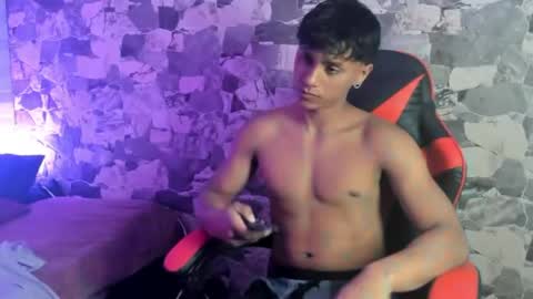 zyzz_1812 online show from 17, 4, 2026