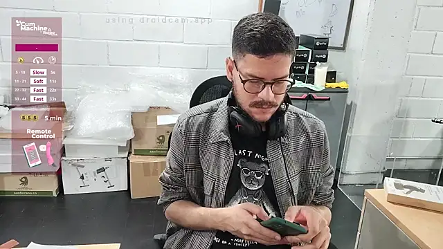 Snapshot of AndyHepburn chatting on 3, 10, 2025 AndyHepburn online show from 3, 10, 2025