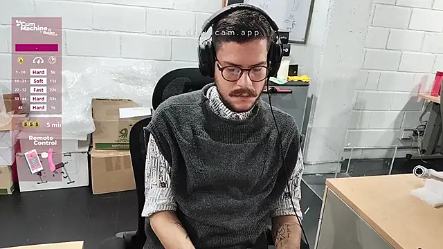 Snapshot of AndyHepburn chatting on 6, 10, 2025 AndyHepburn online show from 6, 10, 2025