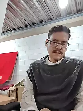 Snapshot of AndyHepburn chatting on 24, 10, 2025 AndyHepburn online show from 24, 10, 2025