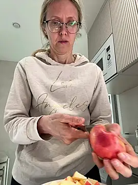 angelmommu online show from 11, 3, 2026