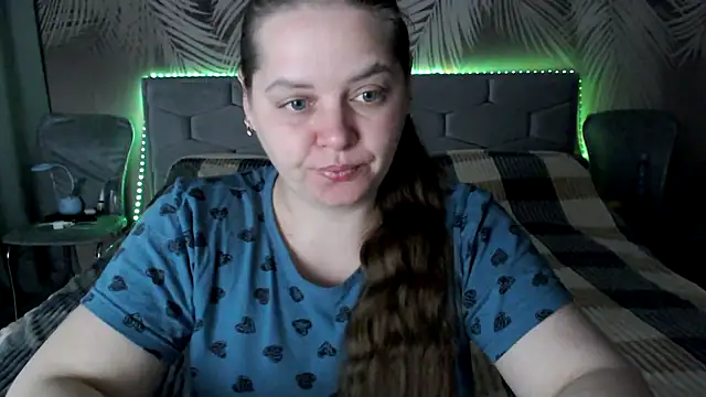 uliastar online show from 30, 4, 2026