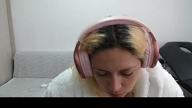 MommyMiaWs online show from 10, 3, 2025