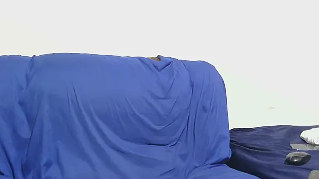 sluttylaura21 online show from 15, 3, 2026