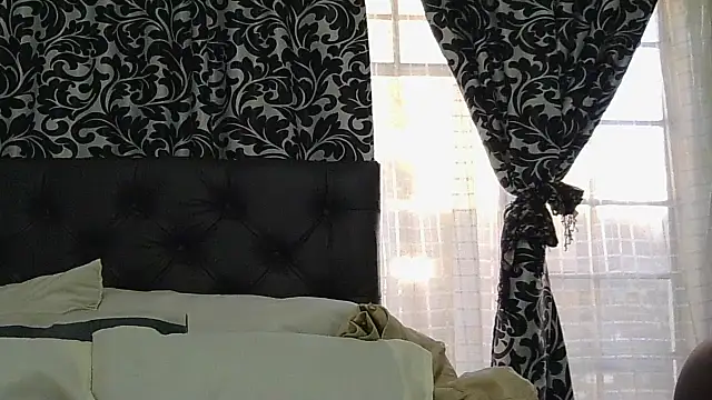 Snapshot of sluttylaura21 chatting on 4, 7, 2026 sluttylaura21 online show from 4, 7, 2026