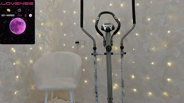 Snapshot of EvaSileZ chatting on 10, 2, 2025 EvaSileZ online show from 10, 2, 2025