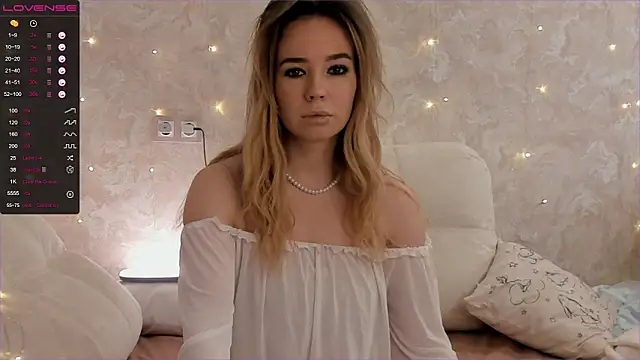 Snapshot of EvaSileZ chatting on 18, 10, 2025 EvaSileZ online show from 18, 10, 2025