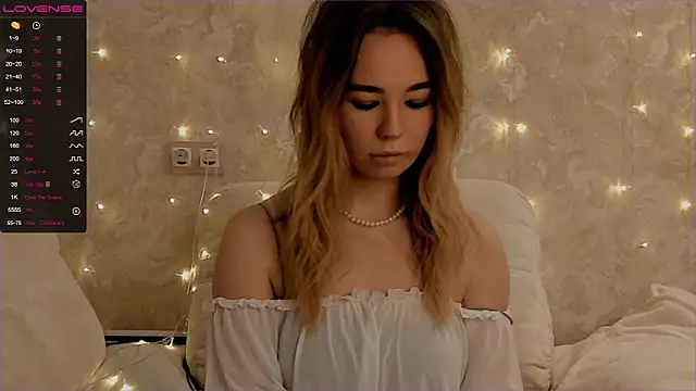 Snapshot of EvaSileZ chatting on 23, 10, 2025 EvaSileZ online show from 23, 10, 2025