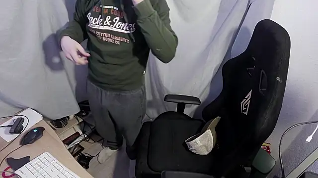 Snapshot of FunBoyPassiv chatting on 17, 3, 2026 FunBoyPassiv online show from 17, 3, 2026