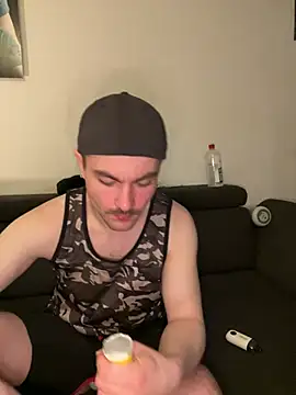 Snapshot of FunBoyPassiv chatting on 4, 4, 2026 FunBoyPassiv online show from 4, 4, 2026