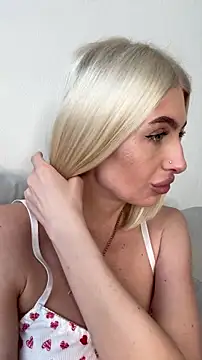 Mia Roxie online show from 5, 3, 2026