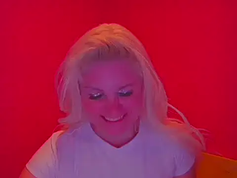 Snapshot of qvncrazy chatting on 30, 12, 2024 qvncrazy online show from 30, 12, 2024