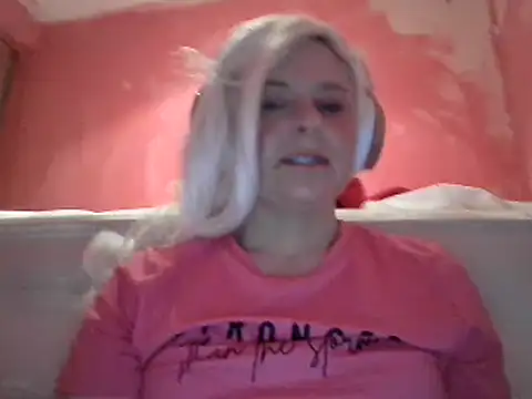 Snapshot of qvncrazy chatting on 6, 1, 2025 qvncrazy online show from 6, 1, 2025