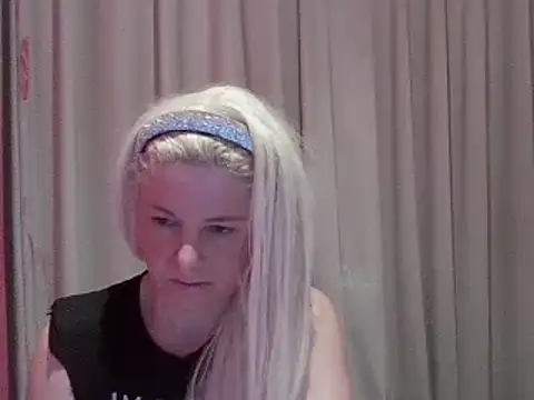 Snapshot of qvncrazy chatting on 20, 3, 2025 qvncrazy online show from 20, 3, 2025