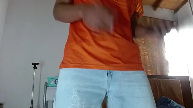 JohanyLatino online show from 4, 8, 2026