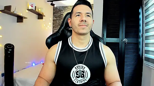 Snapshot of ransoj chatting on 5, 1, 2025 ransoj online show from 5, 1, 2025