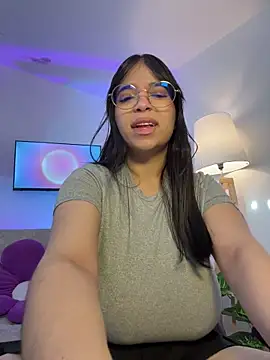 Snapshot of tati_reyess chatting on 22, 5, 2026 tati reyess online show from 22, 5, 2026