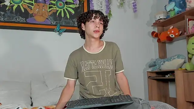 Snapshot of Cherry_boy_18 chatting on 8, 3, 2025 Cherry boy 18 online show from 8, 3, 2025