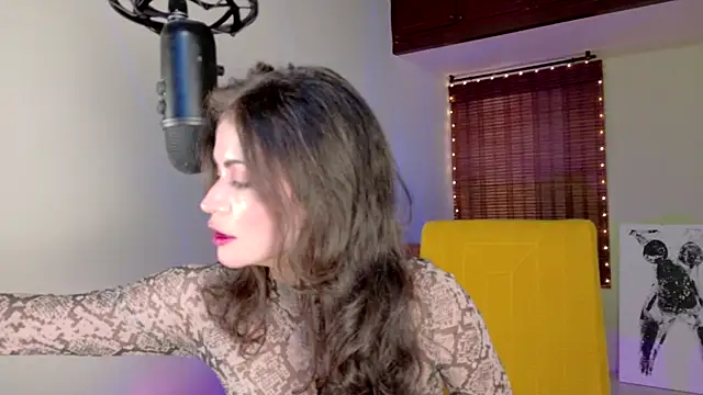 Snapshot of Emma__Blanco chatting on 2, 10, 2025 Emma  Blanco online show from 2, 10, 2025