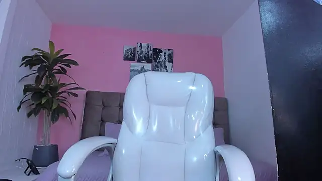 Snapshot of aleja_cute_ chatting on 17, 1, 2025 aleja cute  online show from 17, 1, 2025