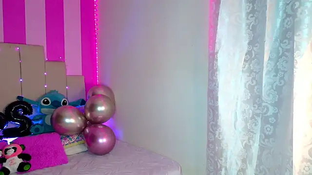 Snapshot of AliiceBrown_ chatting on 4, 10, 2025 AliiceBrown online show from 4, 10, 2025