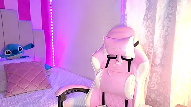 Snapshot of AliiceBrown_ chatting on 23, 11, 2025 AliiceBrown online show from 23, 11, 2025