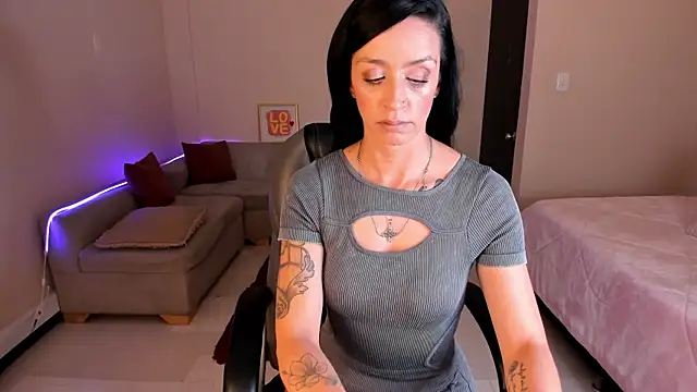 Kristen Garner online show from 4, 5, 2026