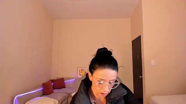 Kristen Garner online show from 24, 7, 2026