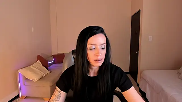 Kristen Garner online show from 28, 7, 2026