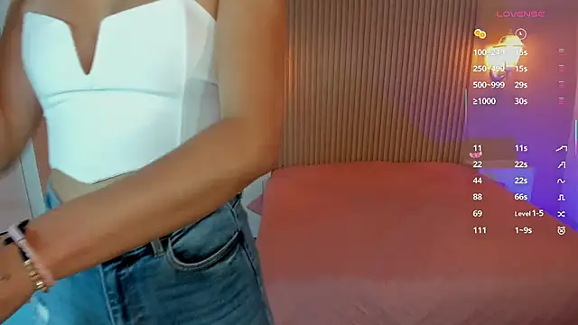 EmilyEvans7 online show from 6, 10, 2025